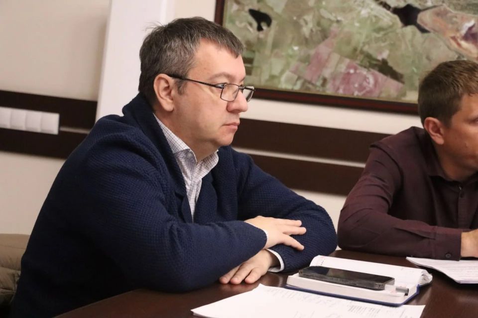 Под руководством главы администрации Керчи Олега Каторгина рабочая неделя началась с аппаратного совещания с заместителями и руководителями структурных подразделений администрации, где были заслушаны отчеты о выполнении... Под руководством главы администрации Керчи Олега Каторгина рабочая неделя началась с аппаратного совещания с заместителями и руководителями структурных подразделений администрации, где были заслушаны отчеты о выполнении...