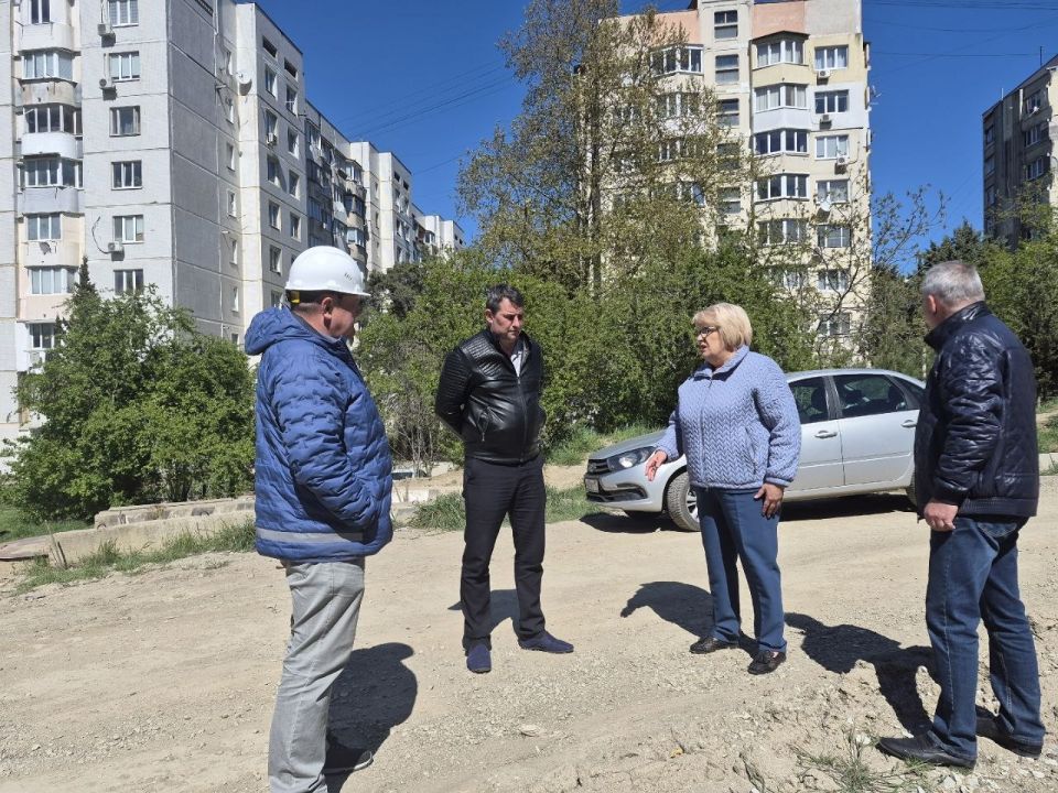 Галина Огнёва: Рабочий выезд по городу – встретилась с жителями и проверила несколько важных объектов на месте Галина Огнёва: Рабочий выезд по городу – встретилась с жителями и проверила несколько важных объектов на месте