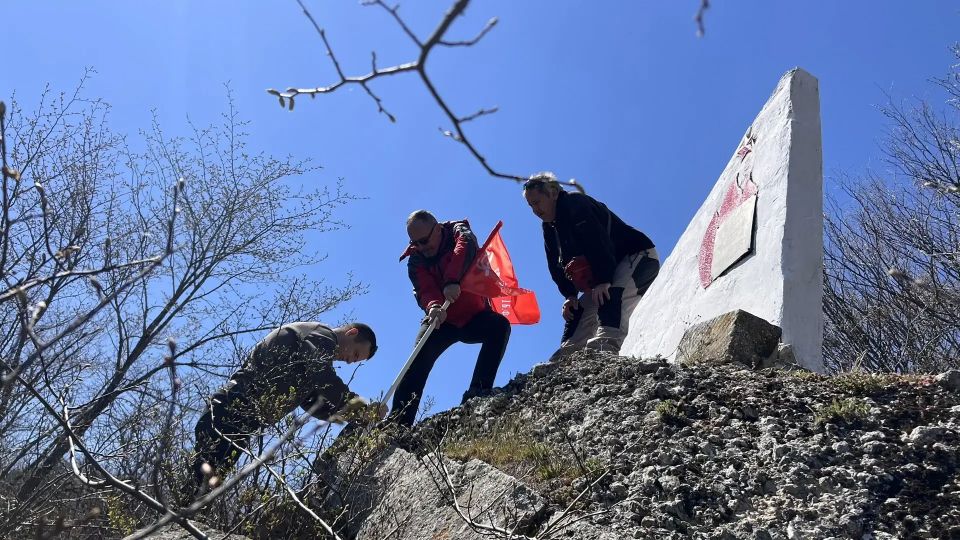 В преддверии Дня Великой Победы сотрудники ГКУ РК «Крымский центр Территориального страхового фонда документации», а также члены их семей провели ряд мероприятий по благоустройству памятных мест, посвящённых крымским... В преддверии Дня Великой Победы сотрудники ГКУ РК «Крымский центр Территориального страхового фонда документации», а также члены их семей провели ряд мероприятий по благоустройству памятных мест, посвящённых крымским...