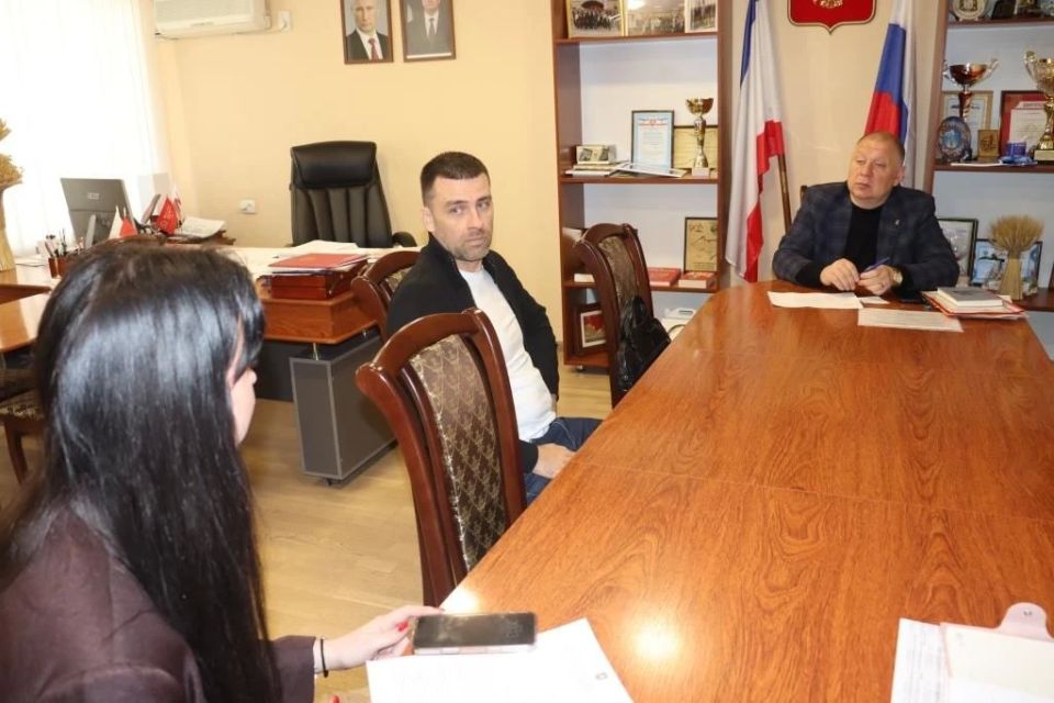 Заместитель главы администрации Сакского района Игорь Никуленков провел еженедельный прием граждан Заместитель главы администрации Сакского района Игорь Никуленков провел еженедельный прием граждан