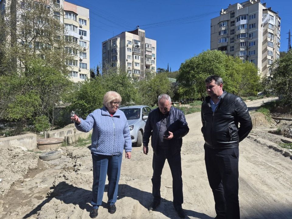 Галина Огнёва: Рабочий выезд по городу – встретилась с жителями и проверила несколько важных объектов на месте Галина Огнёва: Рабочий выезд по городу – встретилась с жителями и проверила несколько важных объектов на месте