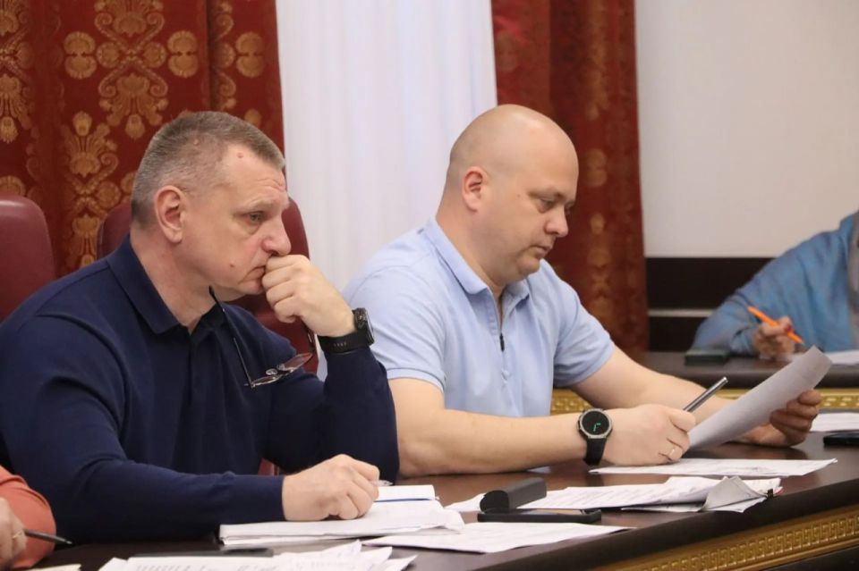 Под руководством главы администрации Керчи Олега Каторгина рабочая неделя началась с аппаратного совещания с заместителями и руководителями структурных подразделений администрации, где были заслушаны отчеты о выполнении... Под руководством главы администрации Керчи Олега Каторгина рабочая неделя началась с аппаратного совещания с заместителями и руководителями структурных подразделений администрации, где были заслушаны отчеты о выполнении...