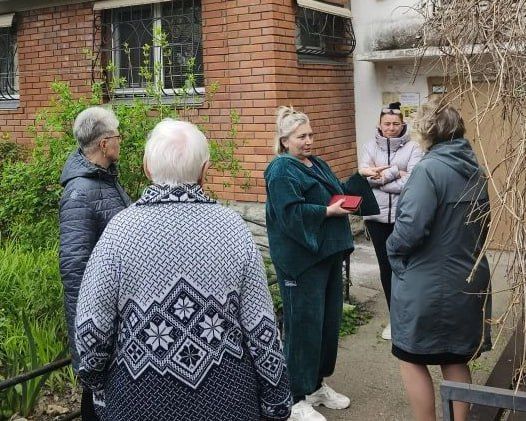 В Керчи заместители главы администрации регулярно проводят выездные встречи с жителями многоквартирных домов для обсуждения актуальных проблем В Керчи заместители главы администрации регулярно проводят выездные встречи с жителями многоквартирных домов для обсуждения актуальных проблем