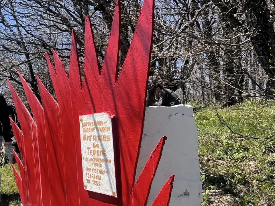 В преддверии Дня Великой Победы сотрудники ГКУ РК «Крымский центр Территориального страхового фонда документации», а также члены их семей провели ряд мероприятий по благоустройству памятных мест, посвящённых крымским... В преддверии Дня Великой Победы сотрудники ГКУ РК «Крымский центр Территориального страхового фонда документации», а также члены их семей провели ряд мероприятий по благоустройству памятных мест, посвящённых крымским...