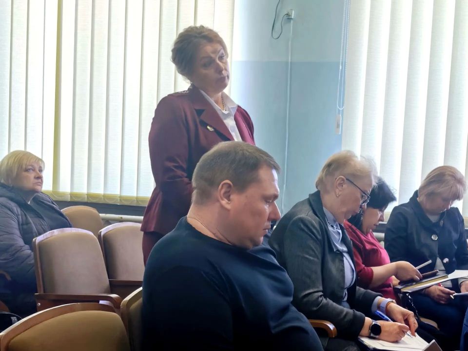 Сегодня глава администрации Советского района Александр Харламов провел аппаратное совещание по социально значимым вопросам района с руководителями структурных подразделений администрации, организаций и служб Советского... Сегодня глава администрации Советского района Александр Харламов провел аппаратное совещание по социально значимым вопросам района с руководителями структурных подразделений администрации, организаций и служб Советского...