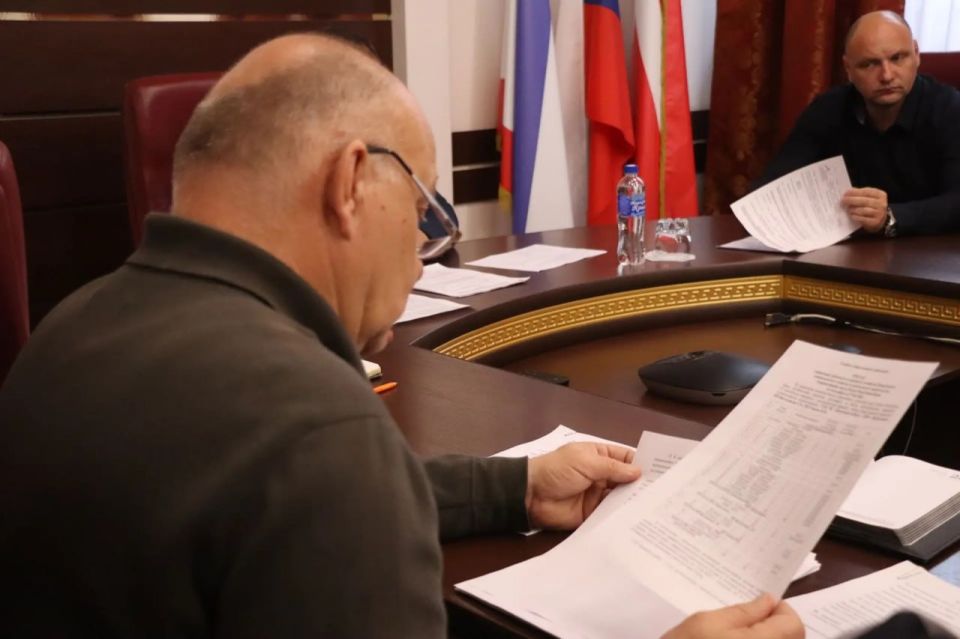 Под руководством главы администрации Керчи Олега Каторгина рабочая неделя началась с аппаратного совещания с заместителями и руководителями структурных подразделений администрации, где были заслушаны отчеты о выполнении... Под руководством главы администрации Керчи Олега Каторгина рабочая неделя началась с аппаратного совещания с заместителями и руководителями структурных подразделений администрации, где были заслушаны отчеты о выполнении...