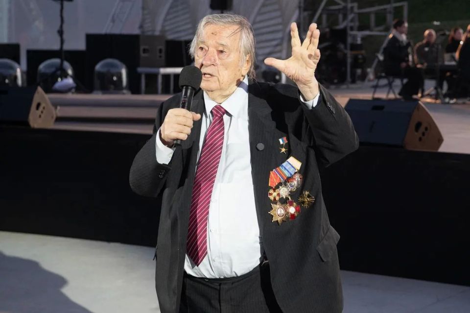 В "Новом Херсонесе" накануне представили рок-оперу "Хождение в огонь" на стихи Александра Проханова