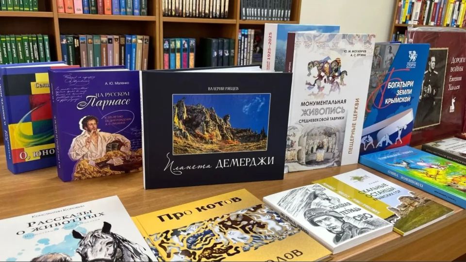 Искренне благодарим представителей Министерства внутренней политики, информации и связи Республики Крым за щедрый дар Центральной библиотеке Крыма! Искренне благодарим представителей Министерства внутренней политики, информации и связи Республики Крым за щедрый дар Центральной библиотеке Крыма!