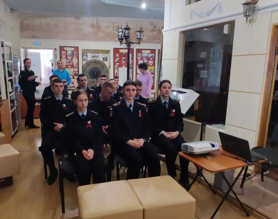 В Музее истории города Симферополя состоялось мероприятие, приуроченное ко Дню участников ликвидации последствий радиационных аварий и катастроф и памяти жертв этих аварий и катастроф, на котором присутствовали курсанты... В Музее истории города Симферополя состоялось мероприятие, приуроченное ко Дню участников ликвидации последствий радиационных аварий и катастроф и памяти жертв этих аварий и катастроф, на котором присутствовали курсанты...