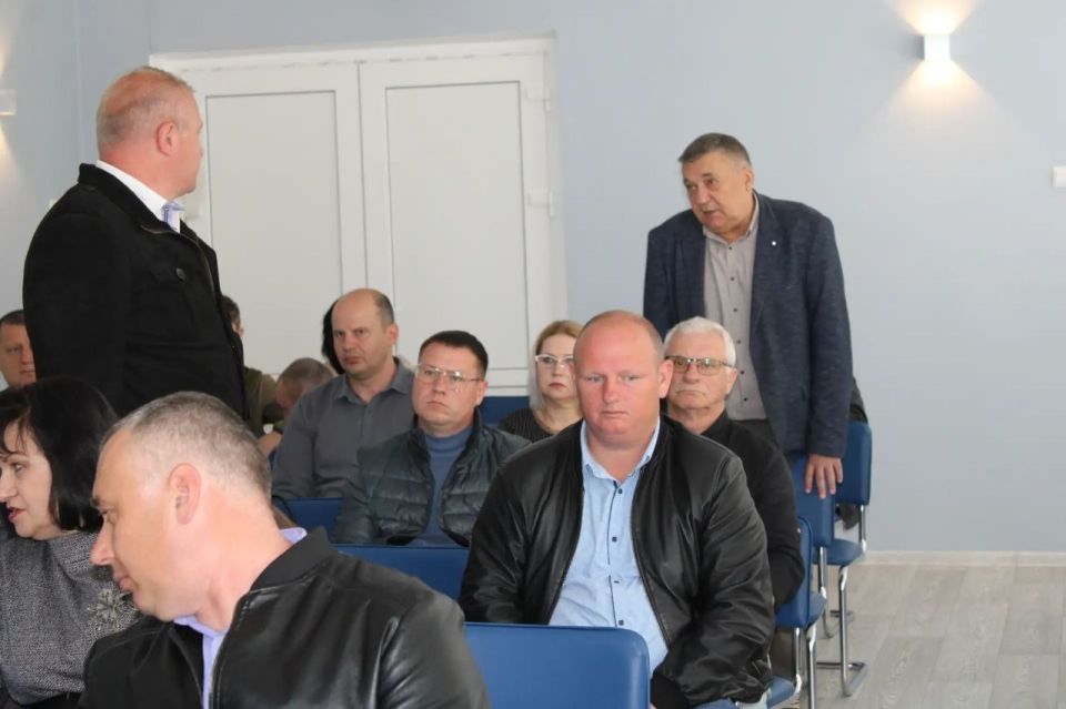 Игорь Крутьков: На еженедельном аппаратном совещании с главами поселений и руководителями ресурсоснабжающих организаций обсудили ряд актуальных вопросов Игорь Крутьков: На еженедельном аппаратном совещании с главами поселений и руководителями ресурсоснабжающих организаций обсудили ряд актуальных вопросов