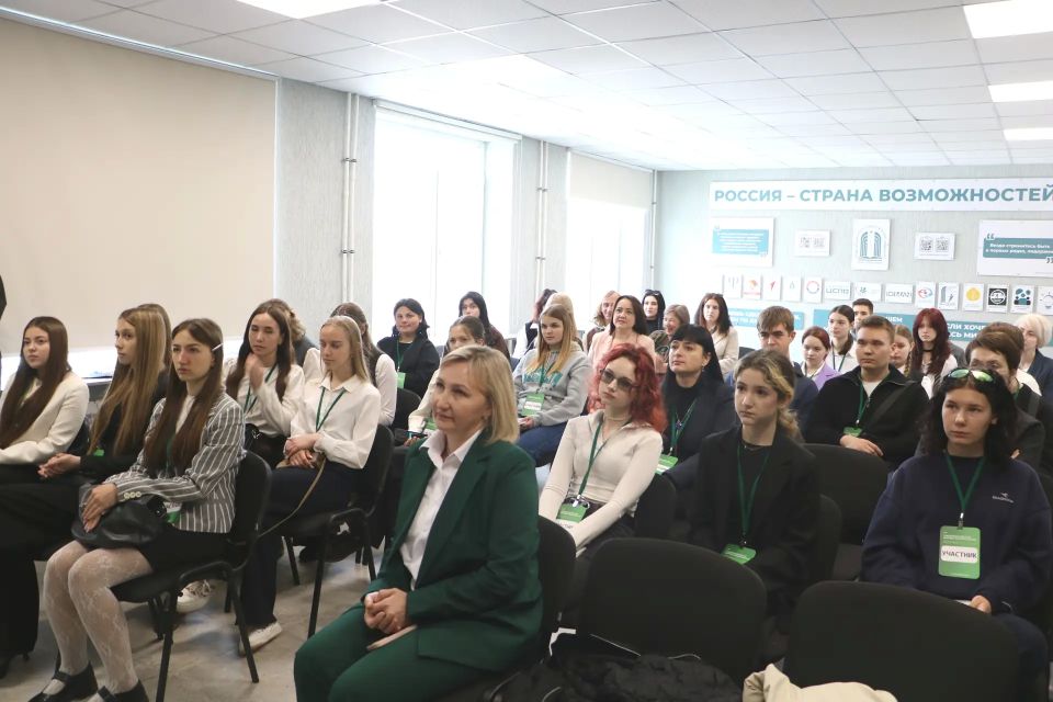 Крымским школьникам и студентам рассказали об основных направлениях работы Минфина Крыма Крымским школьникам и студентам рассказали об основных направлениях работы Минфина Крыма