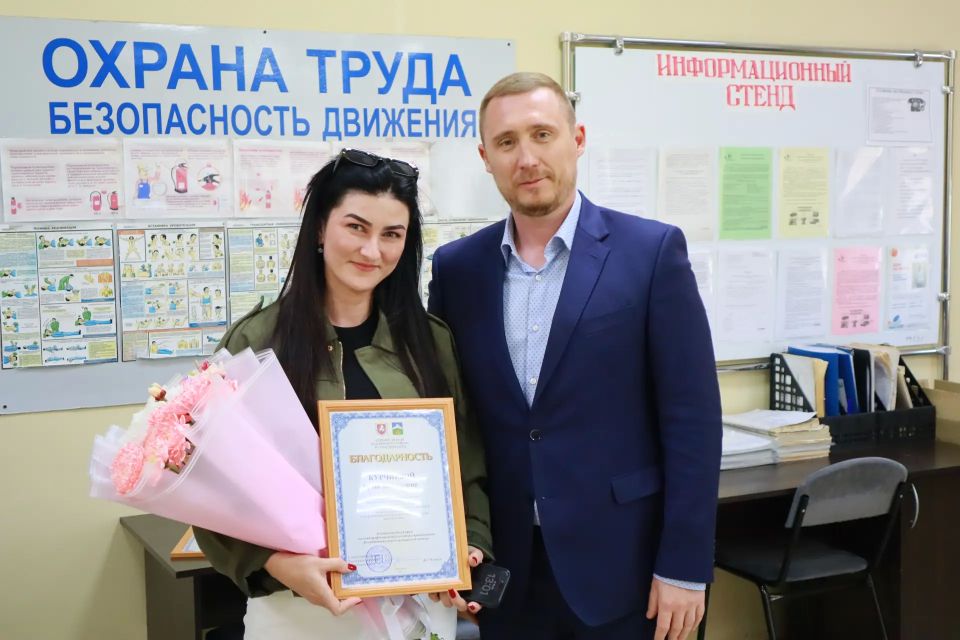 Рад был лично поздравить наших работников скорой медицинской помощи и вручить Благодарности администрации Белогорского района Рад был лично поздравить наших работников скорой медицинской помощи и вручить Благодарности администрации Белогорского района