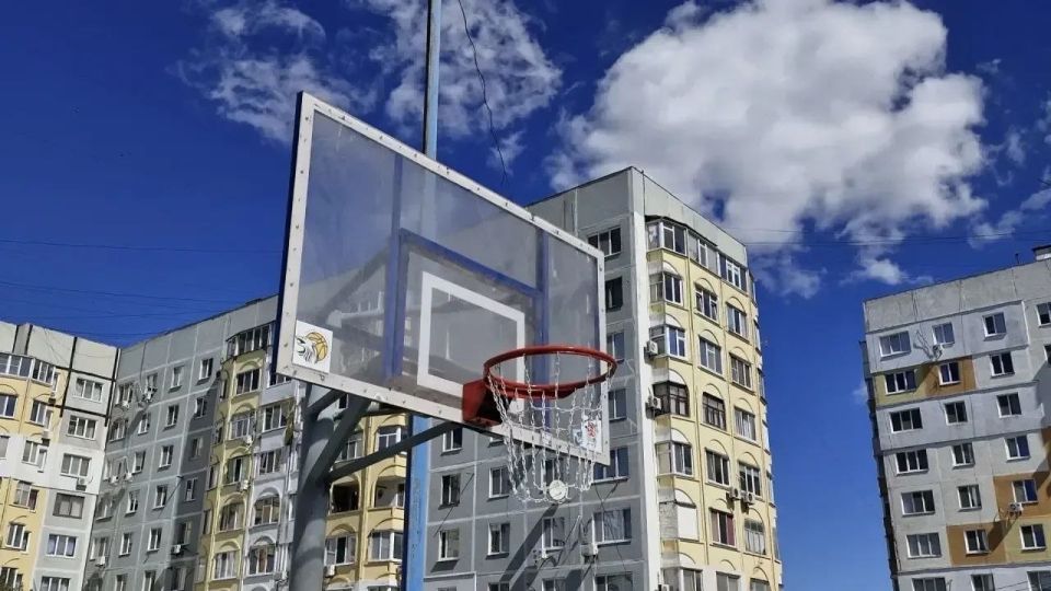 Продолжается работа по ремонту детских и спортивных площадок, расположенных на муниципальных территориях Керчи Продолжается работа по ремонту детских и спортивных площадок, расположенных на муниципальных территориях Керчи