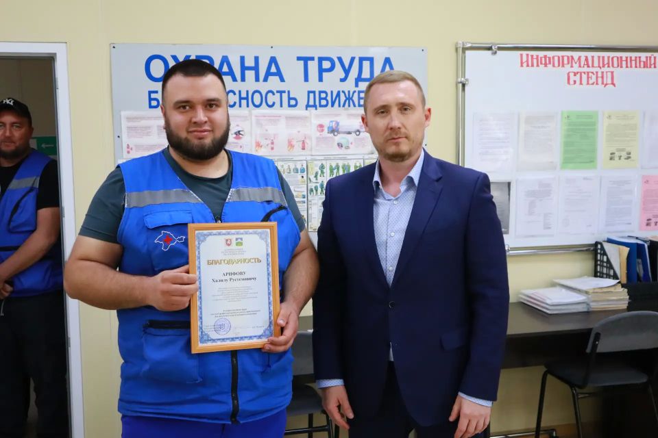 Рад был лично поздравить наших работников скорой медицинской помощи и вручить Благодарности администрации Белогорского района Рад был лично поздравить наших работников скорой медицинской помощи и вручить Благодарности администрации Белогорского района