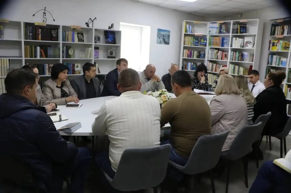 Ольга Урайкина: Сегодня в Центральной районной библиотеке им А.С.Пушкина прошло рабочее совещание, посвящённое вопросу «О принятии обоснованных тарифов по содержанию и ремонту общего имущества многоквартирных домов на основе... Ольга Урайкина: Сегодня в Центральной районной библиотеке им А.С.Пушкина прошло рабочее совещание, посвящённое вопросу «О принятии обоснованных тарифов по содержанию и ремонту общего имущества многоквартирных домов на основе...
