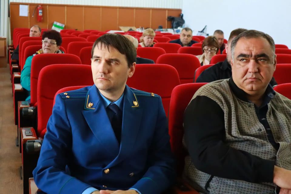 Сегодня состоялась 30-я сессия Белогорского районного совета Республики Крым третьего созыва Сегодня состоялась 30-я сессия Белогорского районного совета Республики Крым третьего созыва