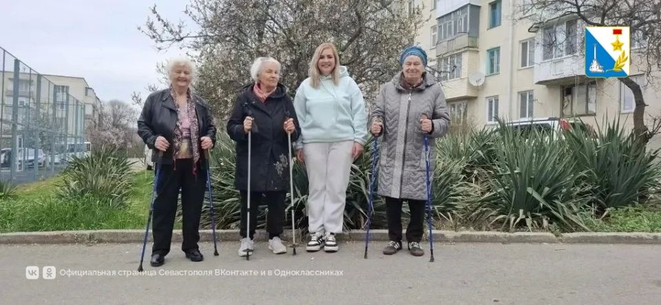 Социальные работники дарят пожилым севастопольцам активное долголетие Социальные работники дарят пожилым севастопольцам активное долголетие