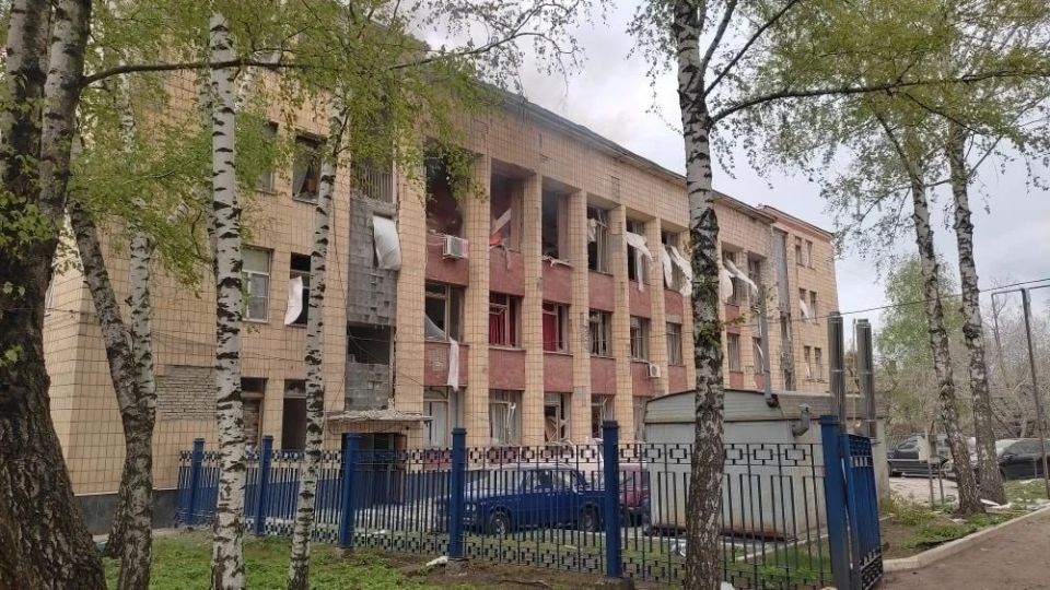 18 человек пострадали во время удара ВСУ по здании администрации в ЛНР 18 человек пострадали во время удара ВСУ по здании администрации в ЛНР