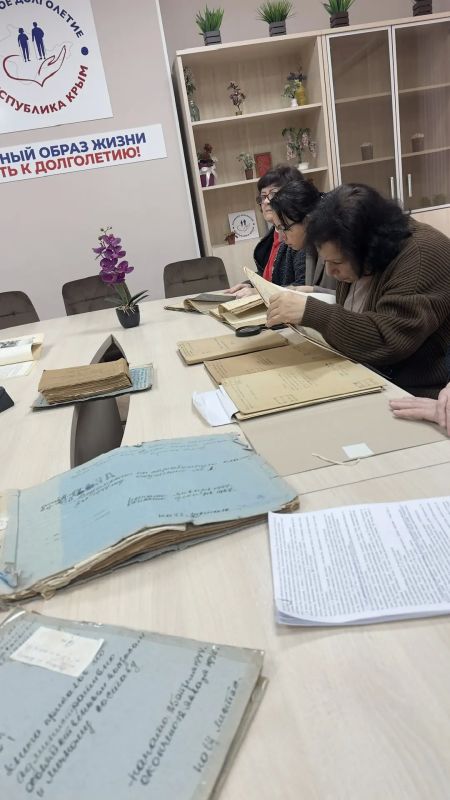 Специалисты архивного отдела администрации Сакского района провели патриотическую встречу Специалисты архивного отдела администрации Сакского района провели патриотическую встречу