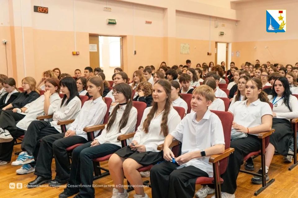 Участники Российских студенческих отрядов организуют встречи для 10 тысяч школьников и студентов колледжей Севастополя