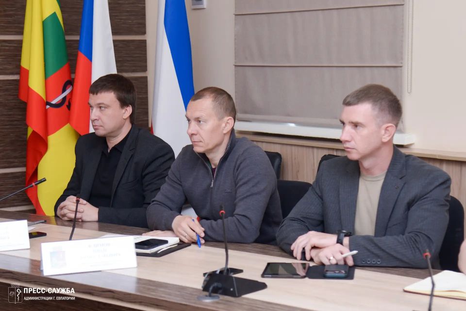 В администрации города Евпатории прошло еженедельное совещание с руководителями ресурсоснабжающих, коммунальных предприятий и управляющих компаний В администрации города Евпатории прошло еженедельное совещание с руководителями ресурсоснабжающих, коммунальных предприятий и управляющих компаний