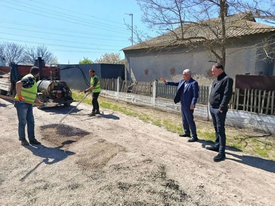 Антон Кравец: Благодаря программам, направленным на улучшение качества автомобильных дорог в нашем районе ведутся работы по ямочному ремонту Антон Кравец: Благодаря программам, направленным на улучшение качества автомобильных дорог в нашем районе ведутся работы по ямочному ремонту