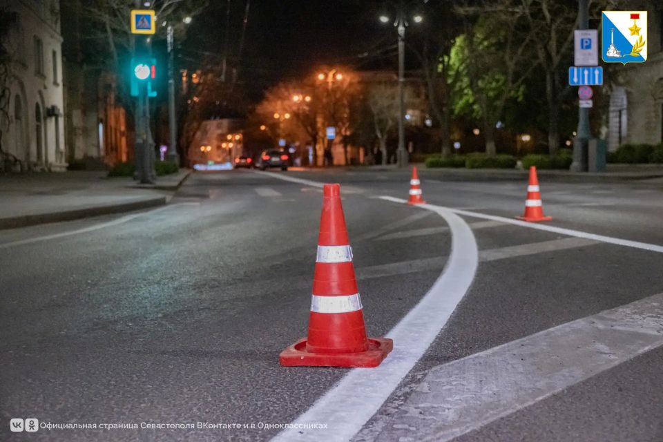 Севавтодор обновляет дорожную разметку к летнему сезону Севавтодор обновляет дорожную разметку к летнему сезону