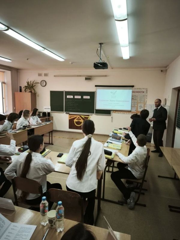 В Крыму проходит республиканский этап конкурса лучших учителей года и родного языка В Крыму проходит республиканский этап конкурса лучших учителей года и родного языка