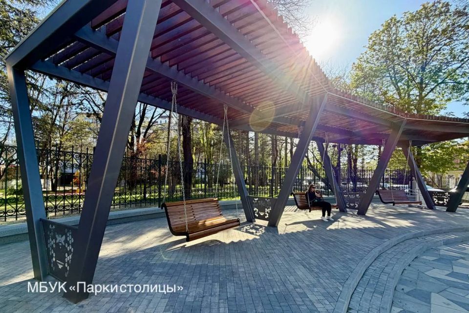 Последние штрихи: в Симферополе заканчивают реконструкцию Детского парка Последние штрихи: в Симферополе заканчивают реконструкцию Детского парка