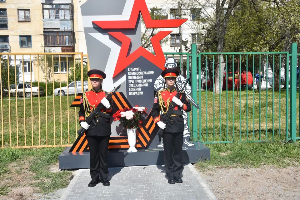В МБОУ «Гимназия им. Н.Р. Андреева» состоялось торжественное открытие Аллеи Славы, посвящённой военнослужащим, погибшим в ходе Специальной военной операции В МБОУ «Гимназия им. Н.Р. Андреева» состоялось торжественное открытие Аллеи Славы, посвящённой военнослужащим, погибшим в ходе Специальной военной операции
