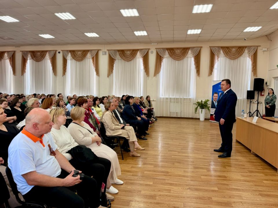 Юрий Нестеренко: Провёл очередную большую встречу с коллективами педагогов Симферополя по их приглашению Юрий Нестеренко: Провёл очередную большую встречу с коллективами педагогов Симферополя по их приглашению