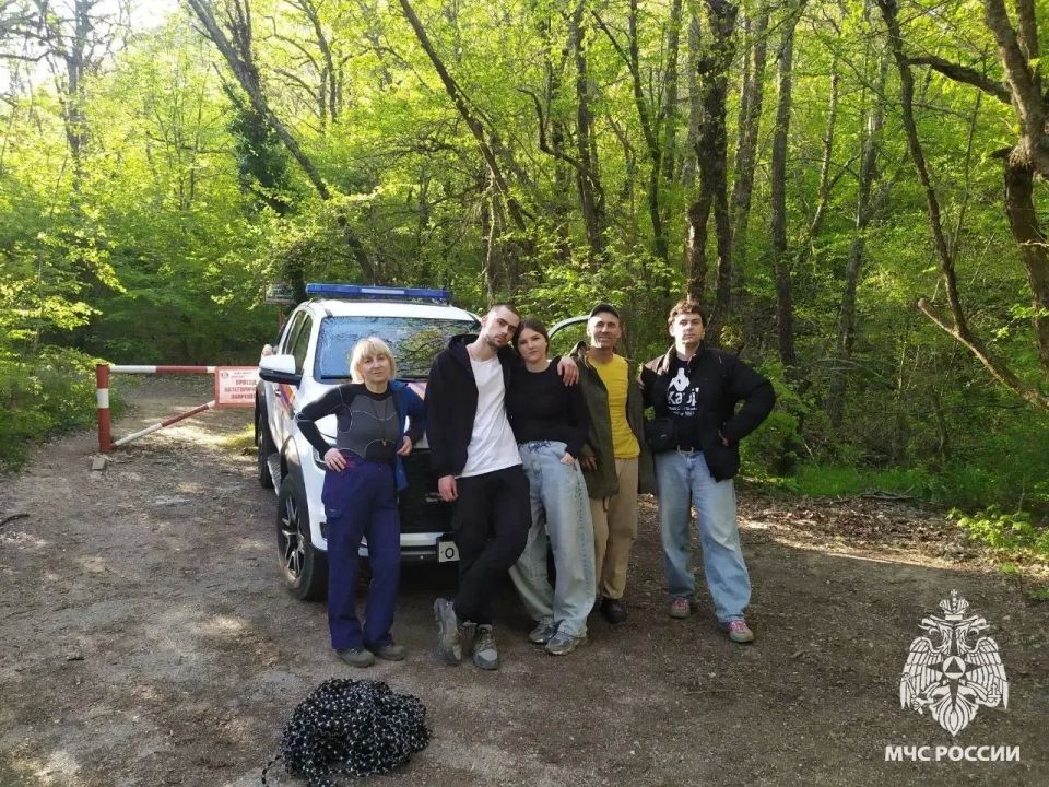 Двое туристов застряли на горе Аю-Даг сегодня ночью