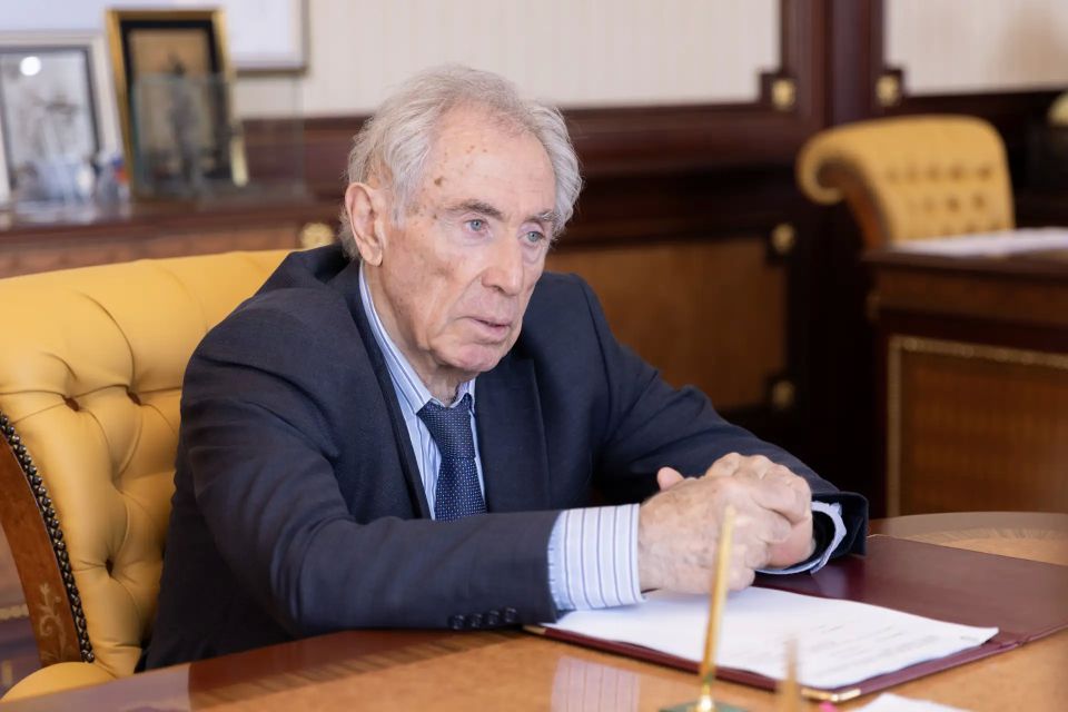 Сергей Аксёнов: Поддержка материнства и детства – это не только забота государства, но и ответственность работодателей и профсоюзов Сергей Аксёнов: Поддержка материнства и детства – это не только забота государства, но и ответственность работодателей и профсоюзов