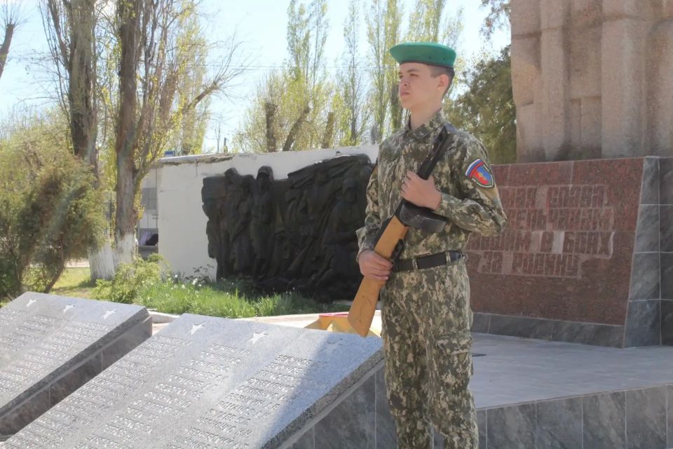 В Советском районе продолжаются патриотические мероприятия «Память в граните» и «Эстафета Памяти», посвящённые 82-й годовщине освобождения района от немецко-фашистских захватчиков и 81-й годовщине Великой Победы В Советском районе продолжаются патриотические мероприятия «Память в граните» и «Эстафета Памяти», посвящённые 82-й годовщине освобождения района от немецко-фашистских захватчиков и 81-й годовщине Великой Победы
