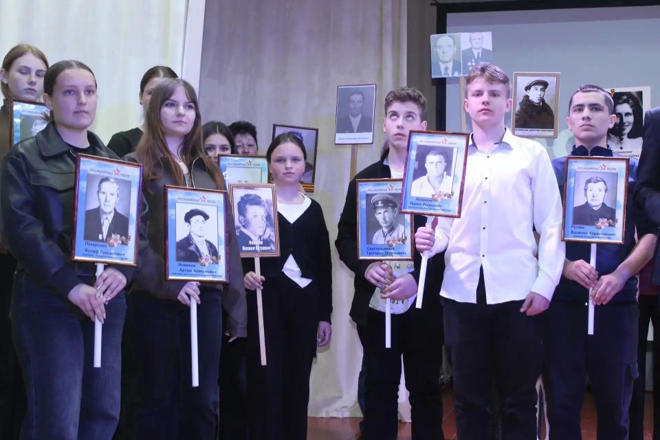 В Советском районе продолжаются патриотические мероприятия «Память в граните» и «Эстафета Памяти», посвящённые 82-й годовщине освобождения района от немецко-фашистских захватчиков и 81-й годовщине Великой Победы В Советском районе продолжаются патриотические мероприятия «Память в граните» и «Эстафета Памяти», посвящённые 82-й годовщине освобождения района от немецко-фашистских захватчиков и 81-й годовщине Великой Победы