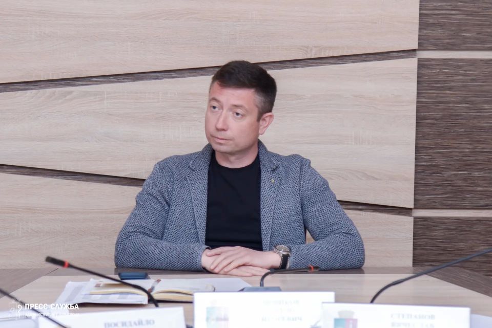 В администрации города Евпатории прошло еженедельное совещание с руководителями ресурсоснабжающих, коммунальных предприятий и управляющих компаний В администрации города Евпатории прошло еженедельное совещание с руководителями ресурсоснабжающих, коммунальных предприятий и управляющих компаний