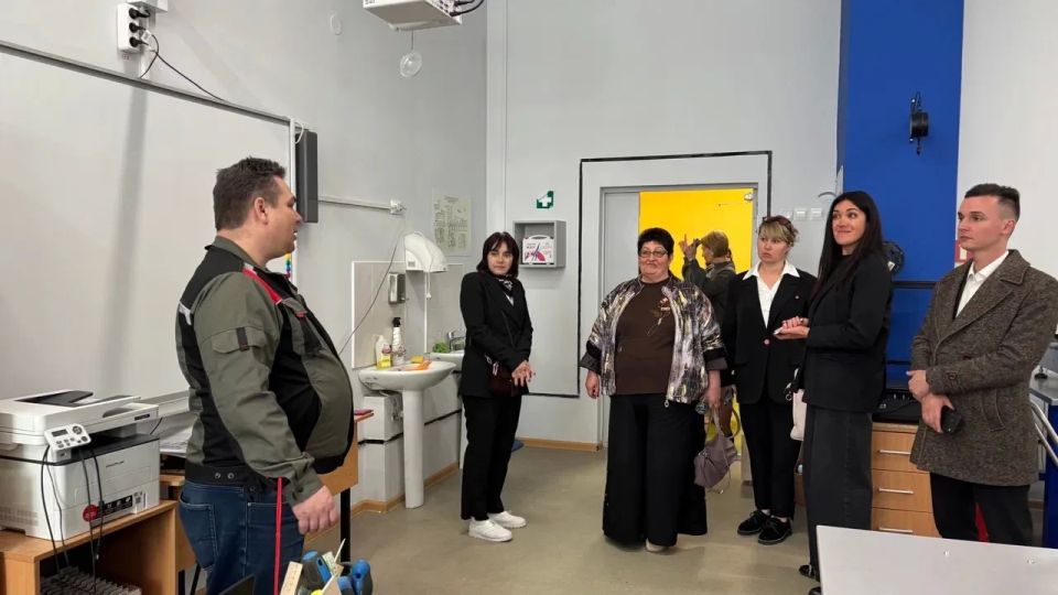 Педагоги из Мелитополя ознакомились с крымским опытом в сфере кадетского образования Педагоги из Мелитополя ознакомились с крымским опытом в сфере кадетского образования