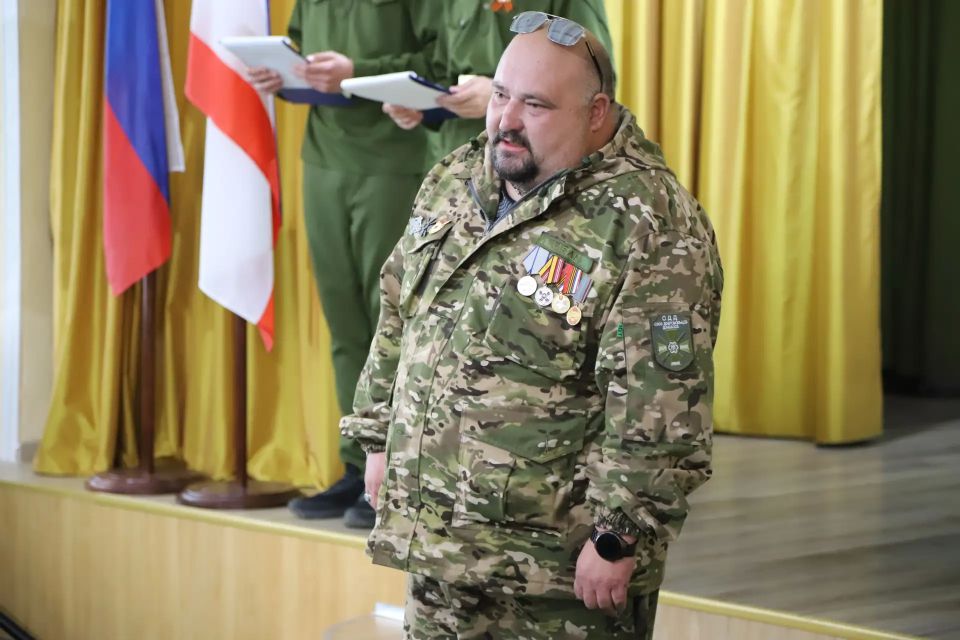 В МБОУ «Гимназия им. Н.Р. Андреева» состоялось торжественное открытие Аллеи Славы, посвящённой военнослужащим, погибшим в ходе Специальной военной операции В МБОУ «Гимназия им. Н.Р. Андреева» состоялось торжественное открытие Аллеи Славы, посвящённой военнослужащим, погибшим в ходе Специальной военной операции