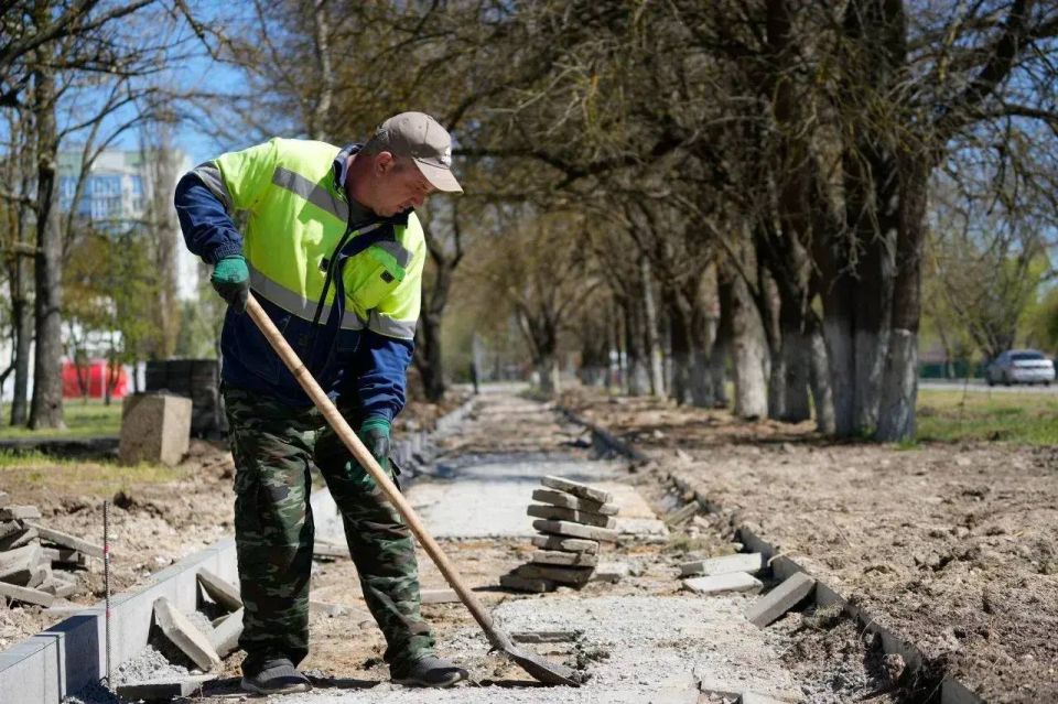 В Керчи продолжается ремонт тротуаров вдоль ул. Кирова. Работы выполняет ООО «СТГ-ЮГ» по заказу Службы автомобильных дорог Республики Крым В Керчи продолжается ремонт тротуаров вдоль ул. Кирова. Работы выполняет ООО «СТГ-ЮГ» по заказу Службы автомобильных дорог Республики Крым