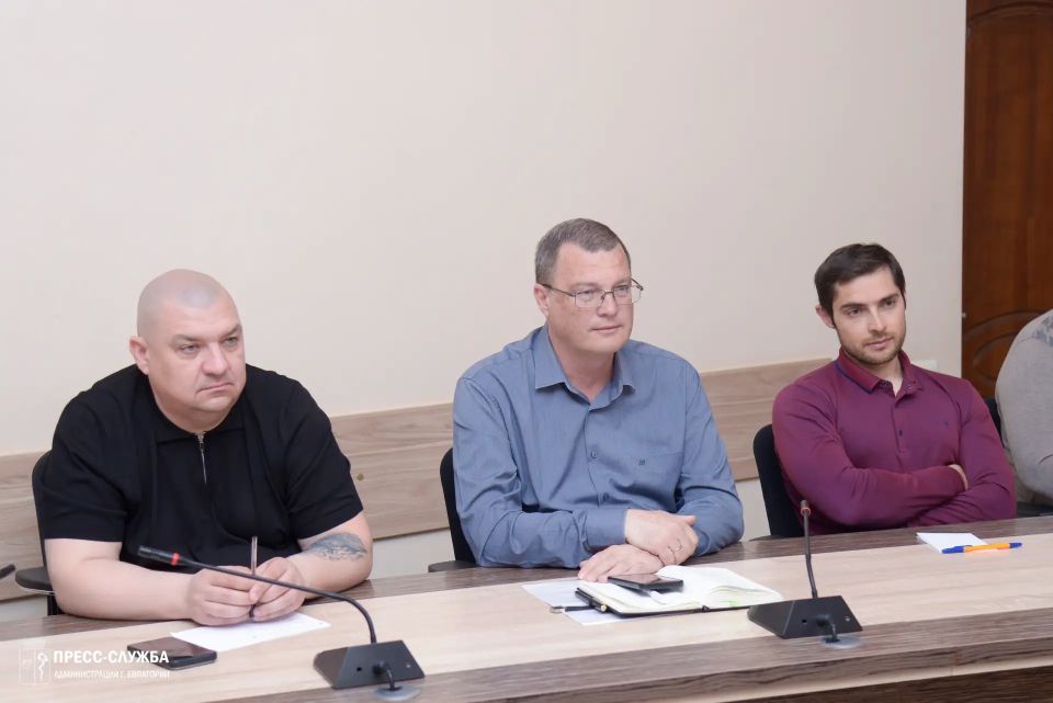 В администрации города Евпатории прошло еженедельное совещание с руководителями ресурсоснабжающих, коммунальных предприятий и управляющих компаний В администрации города Евпатории прошло еженедельное совещание с руководителями ресурсоснабжающих, коммунальных предприятий и управляющих компаний