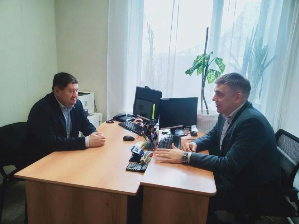 Председатель облизбиркома Роман Скиндерев и глава Лебяжьевского муниципального округа Андрей Михайлов обсудили избирательные кампании, которые пройдут на территории муниципального образования в этом году