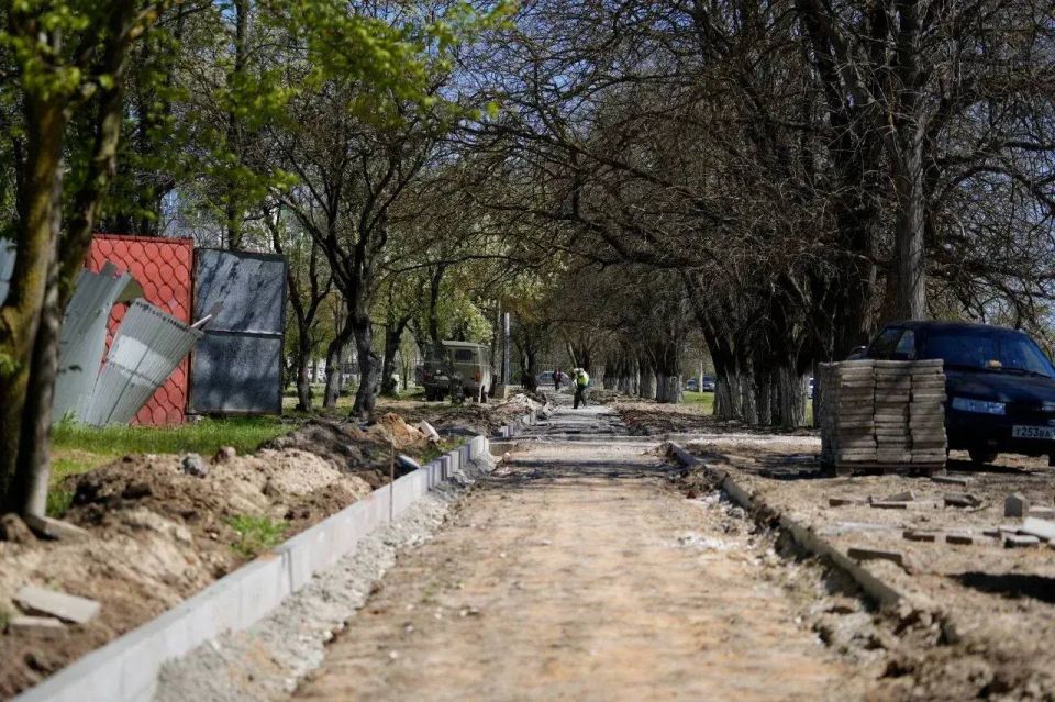 В Керчи продолжается ремонт тротуаров вдоль ул. Кирова. Работы выполняет ООО «СТГ-ЮГ» по заказу Службы автомобильных дорог Республики Крым В Керчи продолжается ремонт тротуаров вдоль ул. Кирова. Работы выполняет ООО «СТГ-ЮГ» по заказу Службы автомобильных дорог Республики Крым