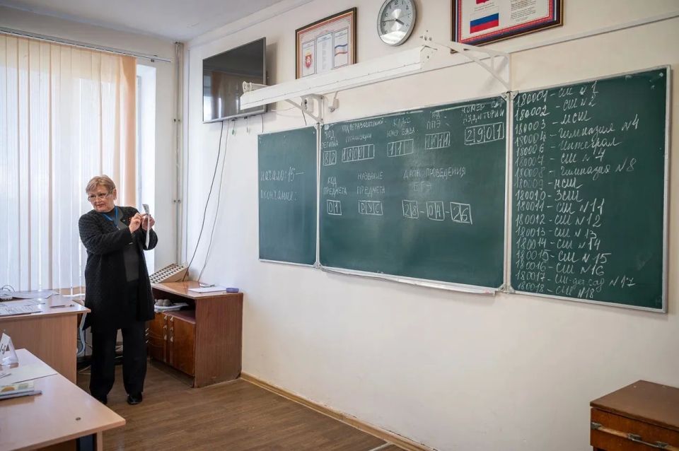 Александр Юрьев: Сдача школьниками Единого госэкзамена – ответственный и волнительный момент не только для самого выпускника, но и для всей его семьи Александр Юрьев: Сдача школьниками Единого госэкзамена – ответственный и волнительный момент не только для самого выпускника, но и для всей его семьи