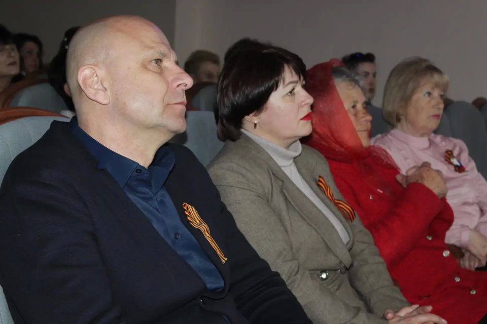 В Советском районе продолжаются патриотические мероприятия «Память в граните» и «Эстафета Памяти», посвящённые 82-й годовщине освобождения района от немецко-фашистских захватчиков и 81-й годовщине Великой Победы В Советском районе продолжаются патриотические мероприятия «Память в граните» и «Эстафета Памяти», посвящённые 82-й годовщине освобождения района от немецко-фашистских захватчиков и 81-й годовщине Великой Победы