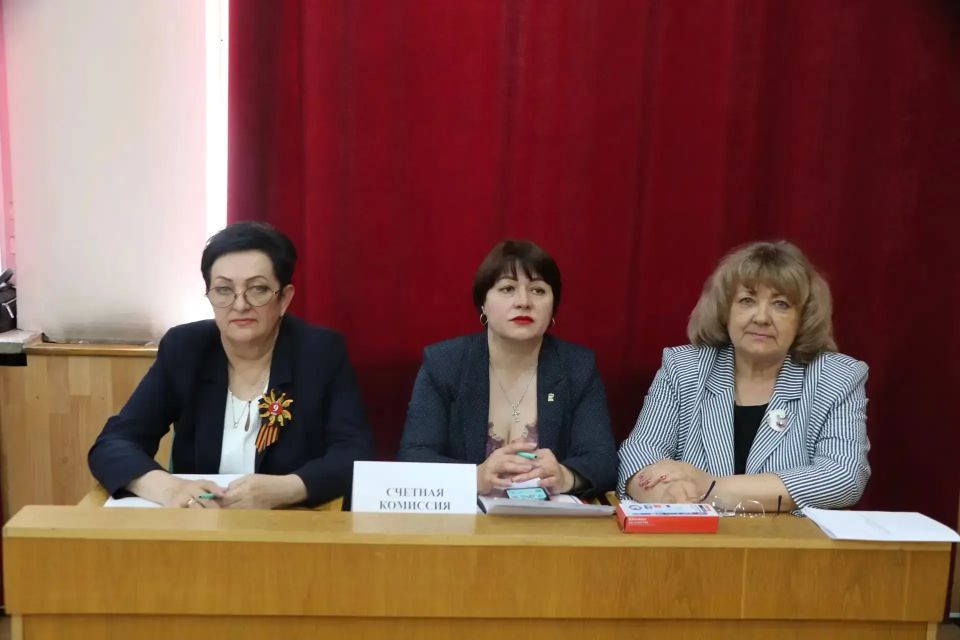 Сегодня председатель Советского районного совета Виктория Грицай совместно с главой администрации Советского района Харламовым Александром и главами администраций сельских поселений приняли участие в Собрании членов Совета...