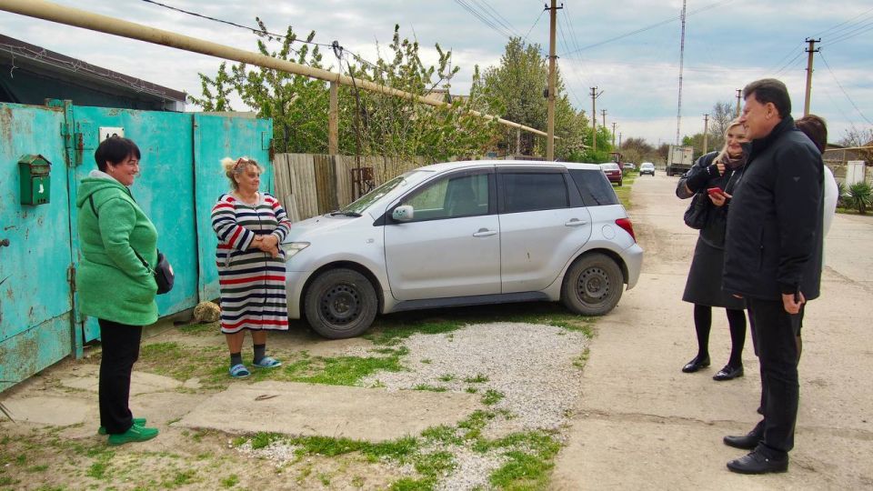 Василий Телиженко: Сегодня, совместно с депутатом Армянского городского совета Натальей Симоновой, руководителем АО «Благоустройство» и профильного отдела администрации, обошли с.Перекоп на предмет его санитарного состояния Василий Телиженко: Сегодня, совместно с депутатом Армянского городского совета Натальей Симоновой, руководителем АО «Благоустройство» и профильного отдела администрации, обошли с.Перекоп на предмет его санитарного состояния