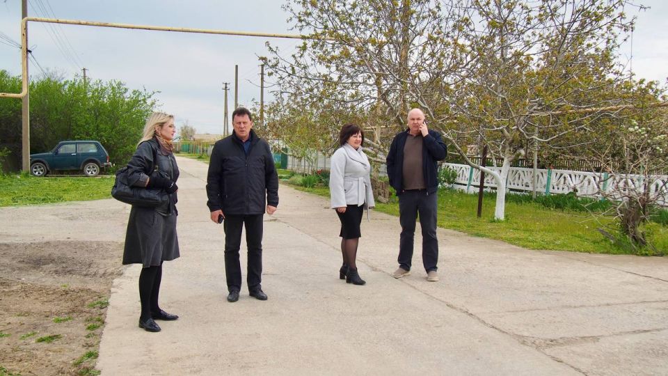 Василий Телиженко: Сегодня, совместно с депутатом Армянского городского совета Натальей Симоновой, руководителем АО «Благоустройство» и профильного отдела администрации, обошли с.Перекоп на предмет его санитарного состояния Василий Телиженко: Сегодня, совместно с депутатом Армянского городского совета Натальей Симоновой, руководителем АО «Благоустройство» и профильного отдела администрации, обошли с.Перекоп на предмет его санитарного состояния
