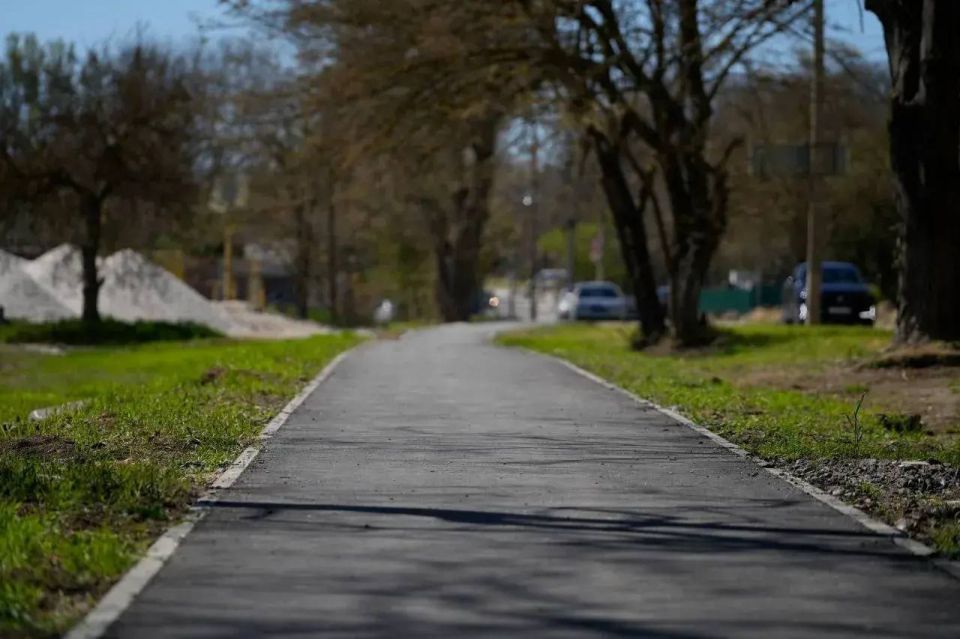 В Керчи продолжается ремонт тротуаров вдоль ул. Кирова. Работы выполняет ООО «СТГ-ЮГ» по заказу Службы автомобильных дорог Республики Крым В Керчи продолжается ремонт тротуаров вдоль ул. Кирова. Работы выполняет ООО «СТГ-ЮГ» по заказу Службы автомобильных дорог Республики Крым