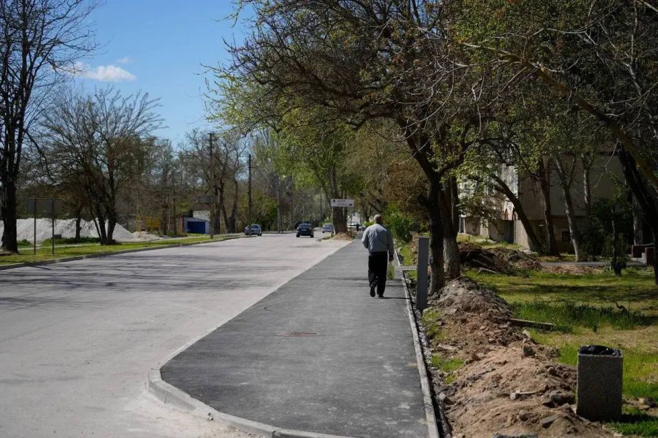В Керчи продолжается ремонт тротуаров вдоль ул. Кирова. Работы выполняет ООО «СТГ-ЮГ» по заказу Службы автомобильных дорог Республики Крым В Керчи продолжается ремонт тротуаров вдоль ул. Кирова. Работы выполняет ООО «СТГ-ЮГ» по заказу Службы автомобильных дорог Республики Крым