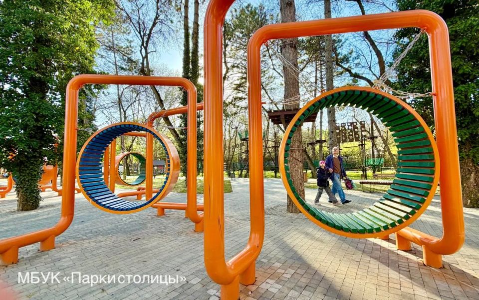 В Симферополе завершается реконструкция Детского парка В Симферополе завершается реконструкция Детского парка